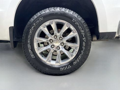 Used 2019 Chevrolet Silverado 1500 LTZ w/ LTZ Premium Package AWD/4WD image 36