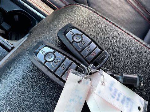 Used 2024 Ford Expedition Limited AWD/4WD image 14