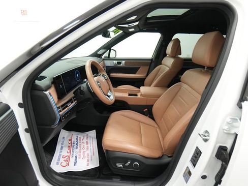 Used 2025 Hyundai Santa Fe Limited AWD/4WD image 16