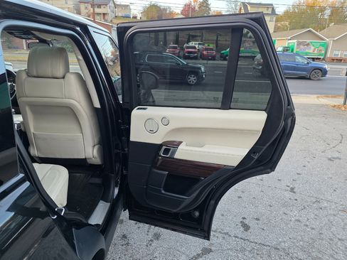 Used 2016 Land Rover Range Rover HSE image 17