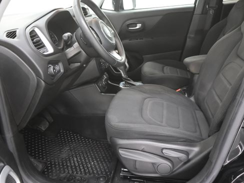 Used 2019 Jeep Renegade Latitude image 8