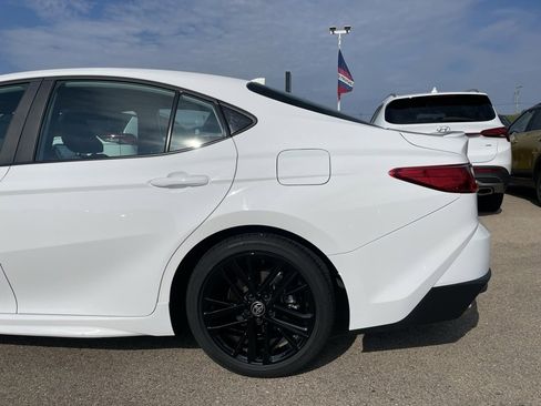 Used 2025 Toyota Camry SE image 34