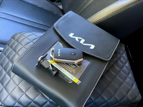 Used 2023 Kia Sorento S w/ Panoramic Sunroof Package image 14