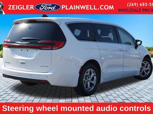 Used 2024 Chrysler Pacifica Limited FWD image 5