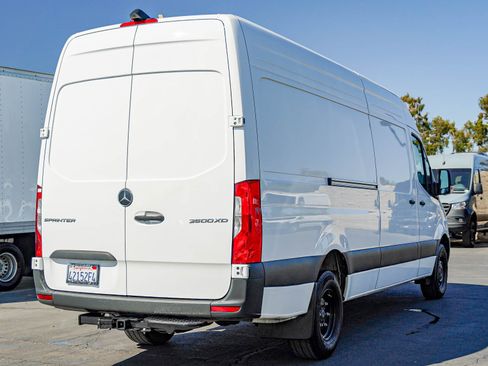 Used 2024 Mercedes-Benz Sprinter 3500 image 4