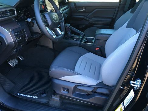 Used 2024 Toyota Tacoma TRD Sport AWD/4WD image 19