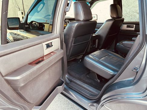 Used 2010 Ford Expedition Limited image 17