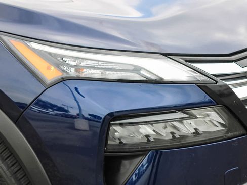 Used 2025 Nissan Rogue SV AWD/4WD image 4