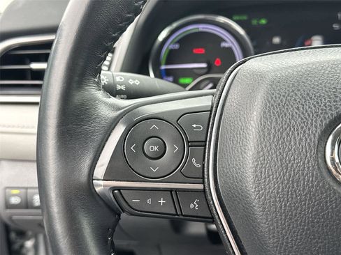 Used 2020 Toyota Camry XLE w/ Sunroof Package FWD image 18