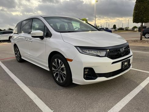 Used 2026 Honda Odyssey Elite image 2