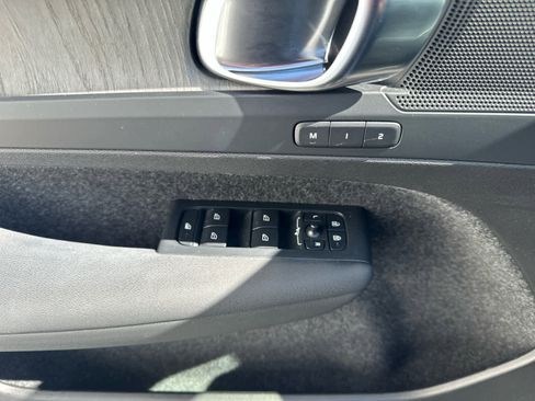 Used 2023 Volvo XC40 B5 Plus w/ Climate Package image 16