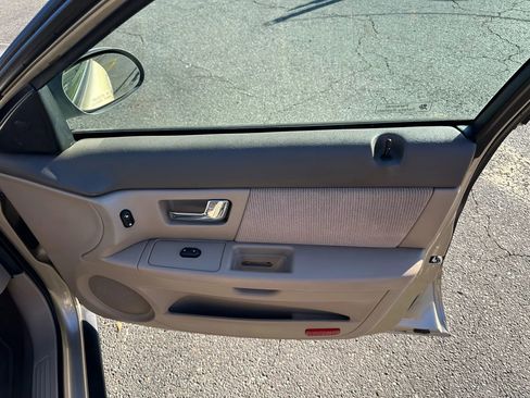 Used 2001 Ford Taurus SE image 27