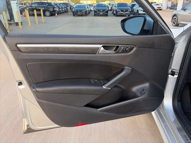 Used 2017 Volkswagen Passat 1.8T SE FWD image 9