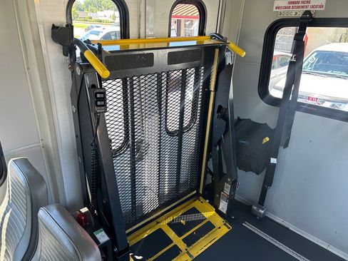 Used 2015 Ford E-350 and Econoline 350 Super Duty image 27