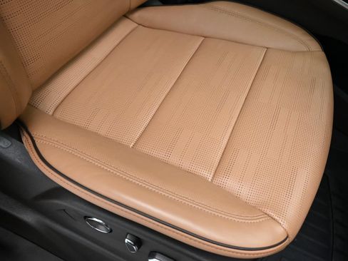 Used 2025 Cadillac Escalade Premium Luxury RWD image 21