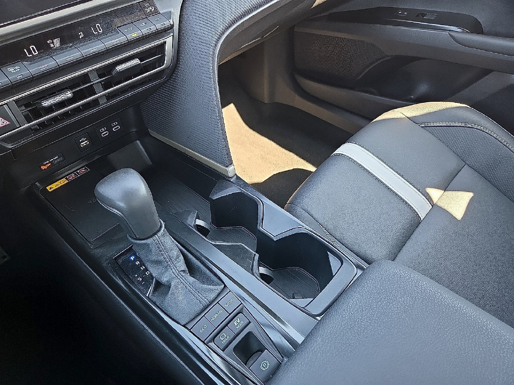 Used 2026 Toyota Camry SE FWD image 40