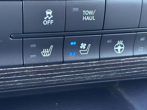 Used 2017 RAM 1500 Limited AWD/4WD image 9