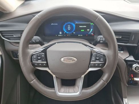 Certified 2022 Ford Explorer Platinum w/ Technology Package image 22