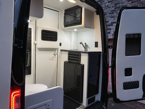 Used 2022 Mercedes-Benz Sprinter 2500 image 37