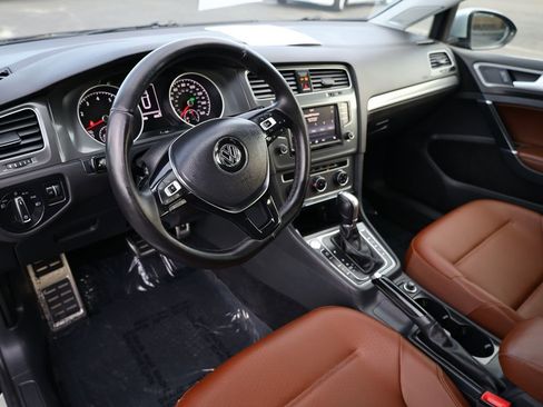 Used 2017 Volkswagen Golf S image 22