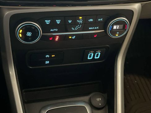 Used 2018 Ford EcoSport Titanium w/ Titanium Cold Weather Package AWD/4WD image 19