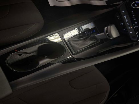 Used 2024 Hyundai Elantra SEL w/ Convenience Package image 24