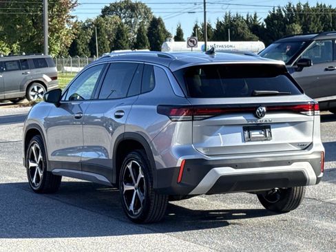 Used 2025 Volkswagen Tiguan SE image 25