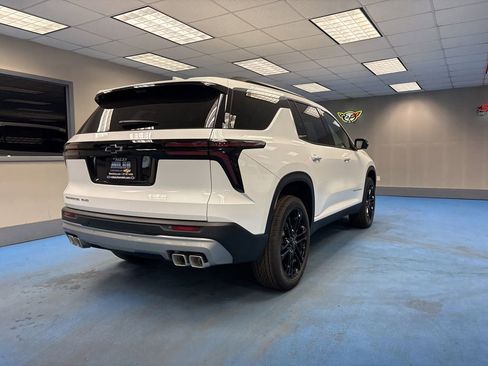 New 2026 Chevrolet Traverse LT w/ Driver Confidence Package AWD/4WD image 2
