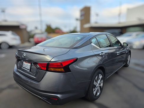 Used 2022 Nissan Altima 2.5 S image 6