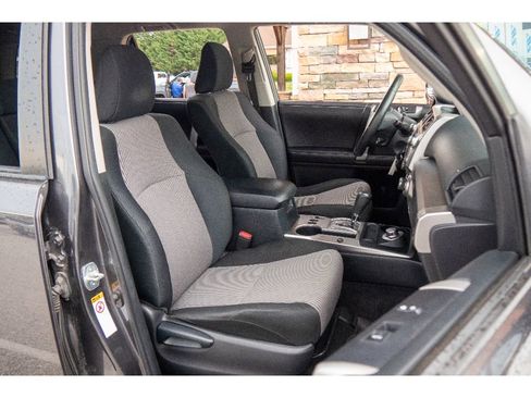 Used 2018 Toyota 4Runner SR5 AWD/4WD image 14