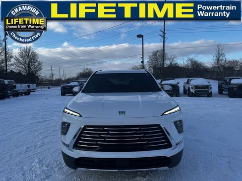 Used 2025 Buick Enclave Preferred image 3