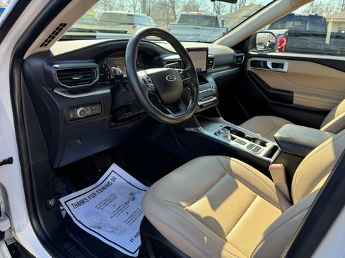 Used 2020 Ford Explorer XLT w/ Equipment Group 202A image 11