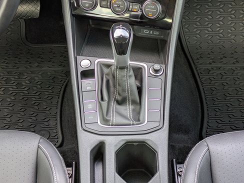 Certified 2023 Volkswagen Jetta SE image 18