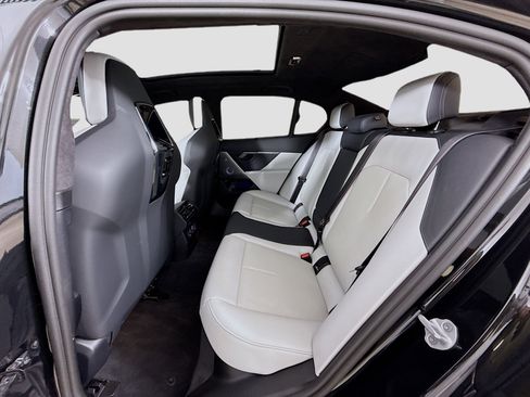 Used 2025 BMW M5 Base w/ Executive Package image 26