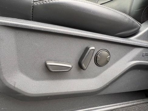 Used 2025 Ford Expedition Platinum image 29