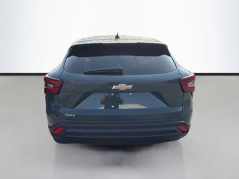 Used 2025 Chevrolet Trax LS w/ LS Convenience Package FWD image 7