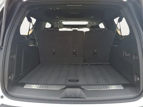 Used 2026 Chevrolet Suburban High Country AWD/4WD image 24