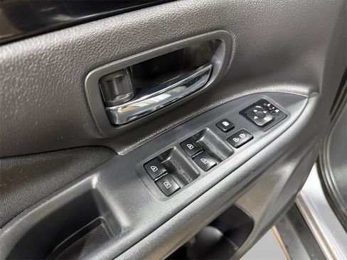 Used 2019 Mitsubishi Outlander ES image 14