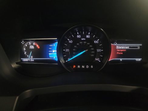 Used 2017 Ford Explorer XLT w/ Equipment Group 202A FWD image 23