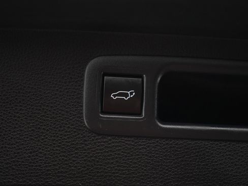 Used 2025 Toyota Highlander XSE AWD/4WD image 19