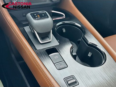 Used 2025 Nissan Rogue Platinum w/ Platinum Premium Package FWD image 21