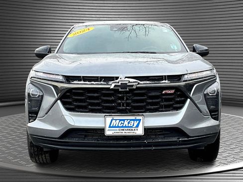 Used 2024 Chevrolet Trax RS image 2