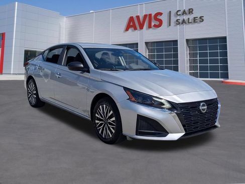 Used 2025 Nissan Altima 2.5 SV AWD/4WD image 3