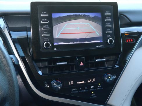 Used 2022 Toyota Camry LE image 26