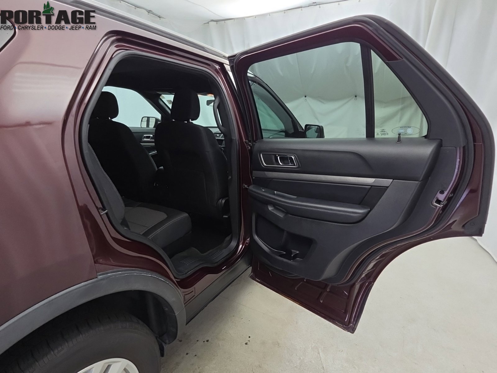 Used 2018 Ford Explorer XLT AWD/4WD image 36