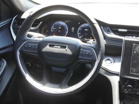Used 2024 Jeep Grand Cherokee Altitude AWD/4WD image 12