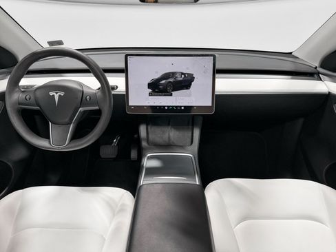 Used 2024 Tesla Model Y Long Range RWD image 14