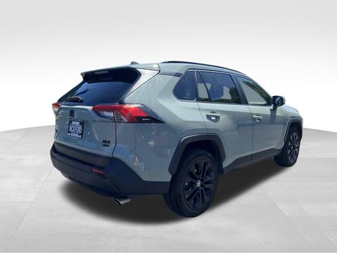 Used 2022 Toyota RAV4 XLE Premium AWD/4WD image 5