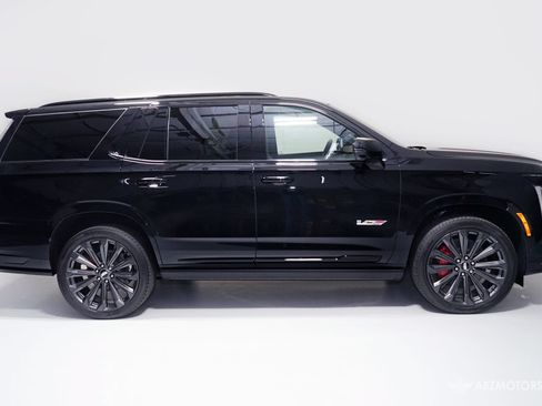 Used 2025 Cadillac Escalade V AWD/4WD image 4