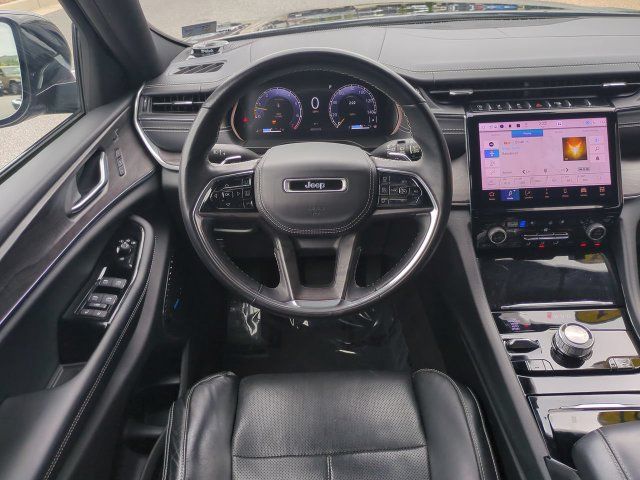 Used 2021 Jeep Grand Cherokee L Overland w/ Luxury Tech Group IV AWD/4WD image 16